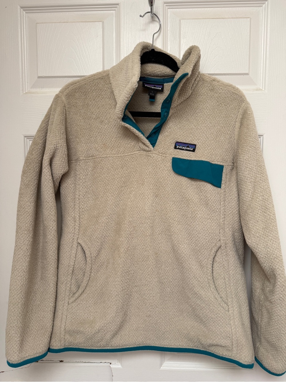 Patagonia Women’s Beige Synchilla Fleece Pullover with Teal Accents